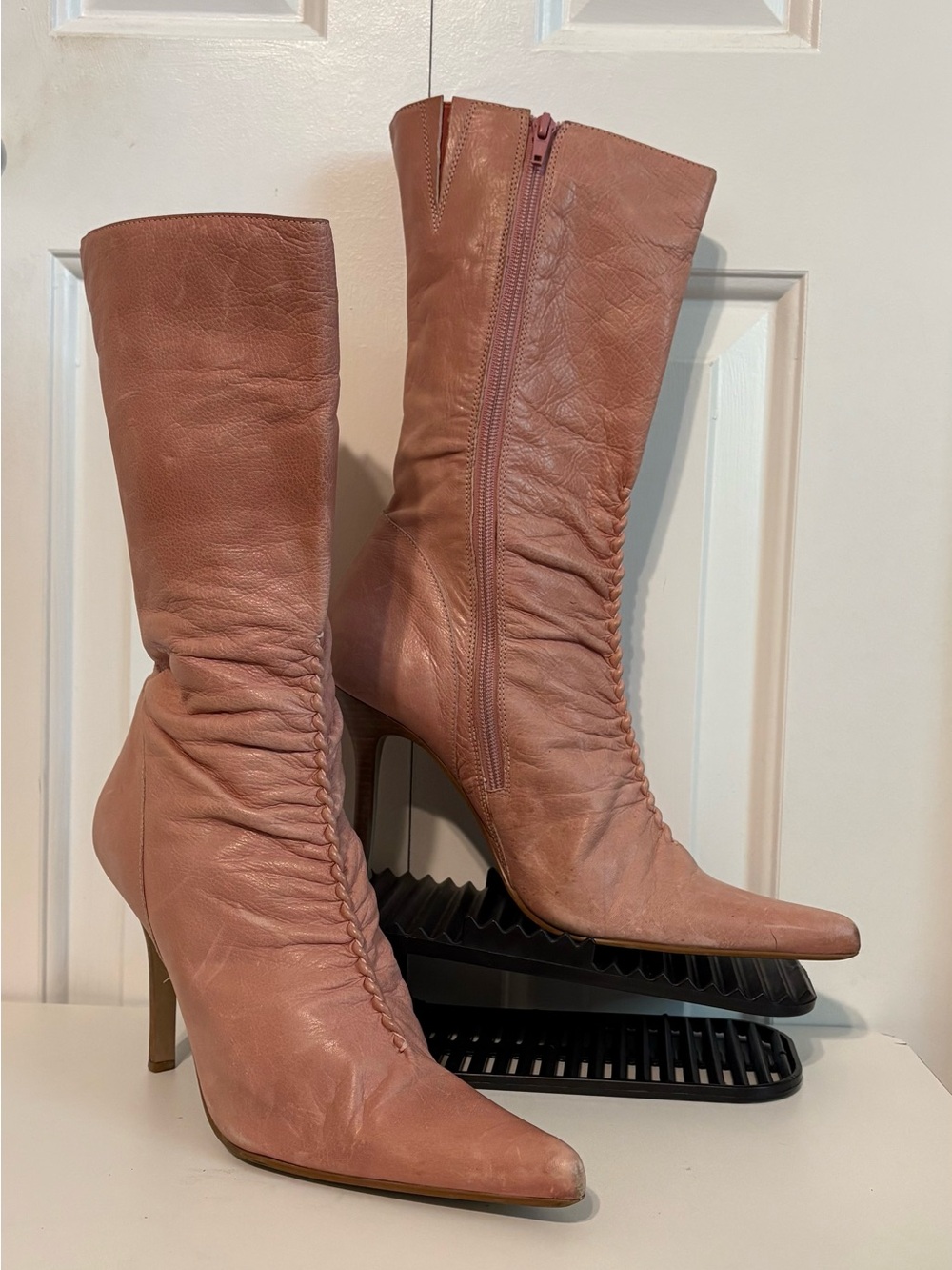 VTG STEVE MADDEN Pink Leather Ruched Pointy Toe Mid-Calf-Heel Boots (Narrow Fit)